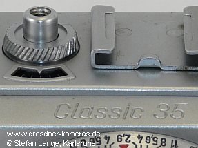 nach rechts geneigte R�ndelung des Einstellrades f�r den Bildz�hler an einer Classic 35