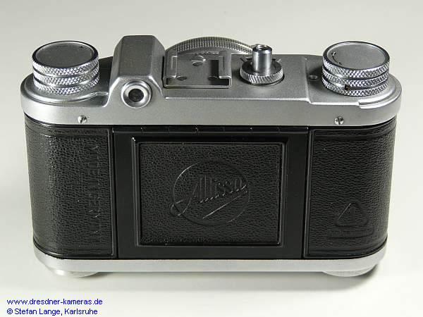 Altix IV (Fr�he Exportausf�hrung ohne Seriennummer mit kleinen Drehkn�pfen sowie dem senkrechten Schriftzug "MADE IN GERMANY" auf dem R�ckwandleder. Die Entfernungseinstellung der Optik ist nur mit feet graviert.)