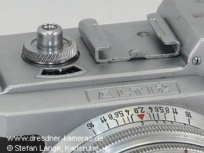 nach rechts geneigte sehr feine R�ndelung des Einstellrades f�r den Bildz�hler an einer Altix IV