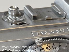 nach rechts geneigte R�ndelung des Einstellrades f�r den Bildz�hler an einer Altix V