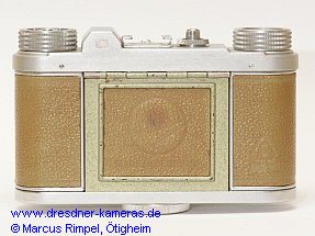 ungew�hnlich: Altix V mit beigem, eigentlich hellgrauem!, Kunstleder, der Rahmen der Klappe wurde jedoch hellgr�n statt hellgrau lackiert