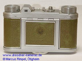 ungew�hnlich: bei dieser Altix V mit olivgr�nem Kunstleder kam an eine R�ckwandklappe mit verchromten an Stelle des hellgr�n lackierten Rahmen zum Einsatz