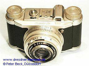 Classic 35 mit aufgesetzter Blitzbuchse und chromfarbenem Schriftzug