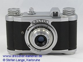 Synchronbuchse an der �blichen Stelle und Spannhebel nach rechts ger�ckt, breite �ffnung f�r die Schraube zur Befestigung des Kontaktblechs, Verschluss entspannt