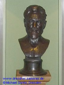 Ernemann-B�ste im neuen Ernemann-Geb�ude