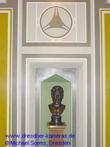 Ernemann-B�ste im neuen Ernemann-Geb�ude