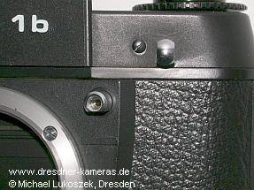 Exa 1b #C881998 (1985) Version mit grob genarbter Belederung wie bei Exa Ia und Exa 1b mit verchromter Frontplatte