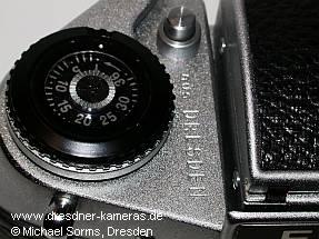 Exa 1b #000547; Nullserienkamera mit schwarz eloxiertem M42-Anschraubring und Gravur �aus�DRESDEN�