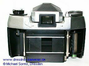 Exa 1b #723240 - Halbformatversion 18x24 als T�terlichtbildkamera, hier das au�en maskierte Bildfenster