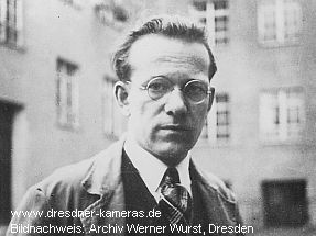 Karl N�chterlein im Innenhof des alten Ihagee-Geb�udes auf der Schandauer Str. 24