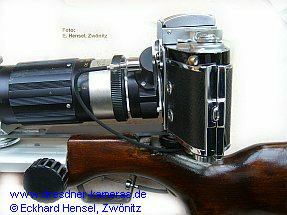 Fotogewehr mit einer Exakta Varex IIb und einem langbrennweitigem Teleobjektiv