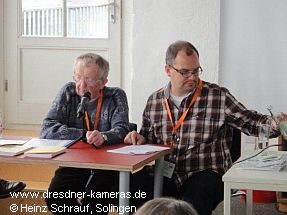 Herbert Blumtritt (links) h�lt seinen Vortrag zur Geschichte des Ihagee-Kamerawerkes