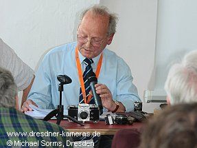 Lothar Quaas beschreibt die Arbeitsg�nge der Exakta-Montage