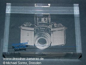 Lasergravur einer Kine Exakta in einen Plexiglasblock(Anfertigung durch die Steenbergen-Stiftung)