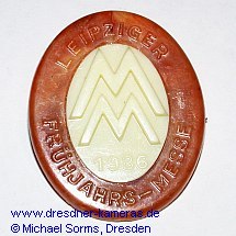 Anstecknadel der Leipziger Fr�hjahrsmesse 1936 - Parallelen zur Kine-Exakta m�ssen nicht extra erw�hnt werden