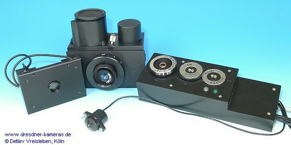 HFK III mit Doppellamellenverschluss, nebenstehendem Belichtungssensor und dem Steuergerät mit Belichtungsautomatik HFK III mit Doppellamellenverschluss, nebenstehendem Belichtungssensor und dem Steuergerät mit Belichtungsautomatik