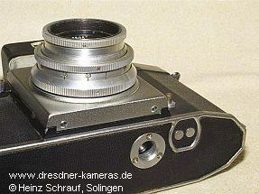 Praktica (1951) - Modell mit Blitzkontakten am Kameraboden