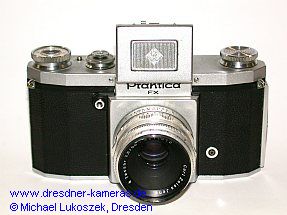 Praktica FX (Modell mit einer Blitzbuchse) mit Tessar 2,8/50