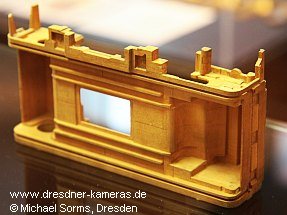 Holzmodell des Praktica-L-Geh�uses aus dem Pentacon-Musterbau