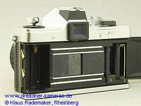 Praktica MTL 3 (hier eine in Kleinserie gefertigte 18x24 mm - Halbformatvariante f�r die Polizei der BRD, T�terlichtbildkamera). Diese Kamera ist ebenfalls von Aufnahmeformat und Z�hlwerk abgesehen, technisch weitestgehend unver�ndert.