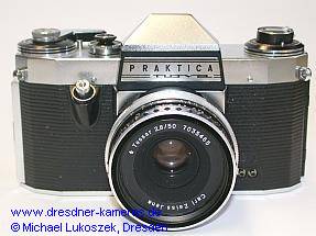 Praktica nova mit Tessar 2,8/50 (zweite Version mit Blitzbuchsen unten)
