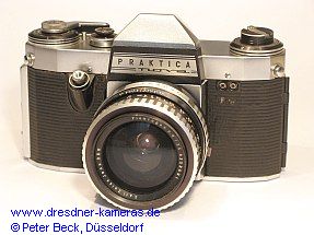 Praktica nova mit Flektogon 2,8/35 (erste Version mit Blitzbuchsen oben)