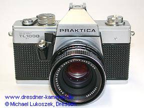 Praktica super TL 1000 (erste Version mit genoppter Belederung und chromfarbenen Bedienelementen) mit Pancolar 1,8/50