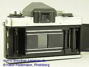 Praktica VLC 2 (hier eine in Kleinserie gefertigte 18x24 mm - Halbformatvariante f�r die Polizei der BRD, T�terlichtbildkamera) Diese Kamera ist von Aufnahmeformat und Z�hlwerk abgesehen, technisch weitestgehend unver�ndert.