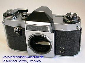 Praktica nova B - mit schwarzer Prismenkappe der Pentaflex SL bzw. Porst reflex; Pentaconturm und G�tezeichen fehlen am Boden der Frontplatte