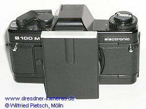 Praktica B 100 M mit einem Ansatzst�ck f�r spezielle Mikroskope