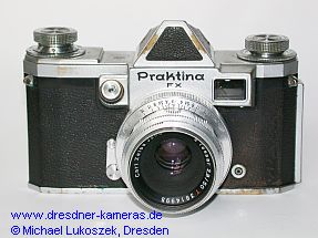Praktina FX #34807 mit Tessar 2,8/50 und 1 Blitzbuchse