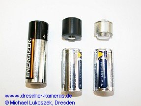 rechts: CR123 Lithium (3V) mit Selbstbau-Adapter